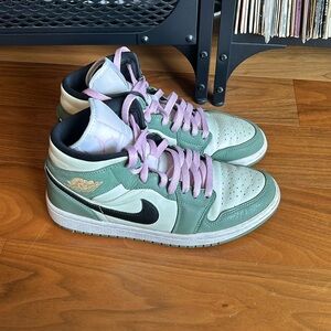 Nike Air Jordan 1 mid SE dutch green